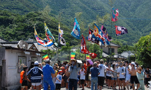 日本鹿兒島歡慶傳統(tǒng)“神龍”祭圖片